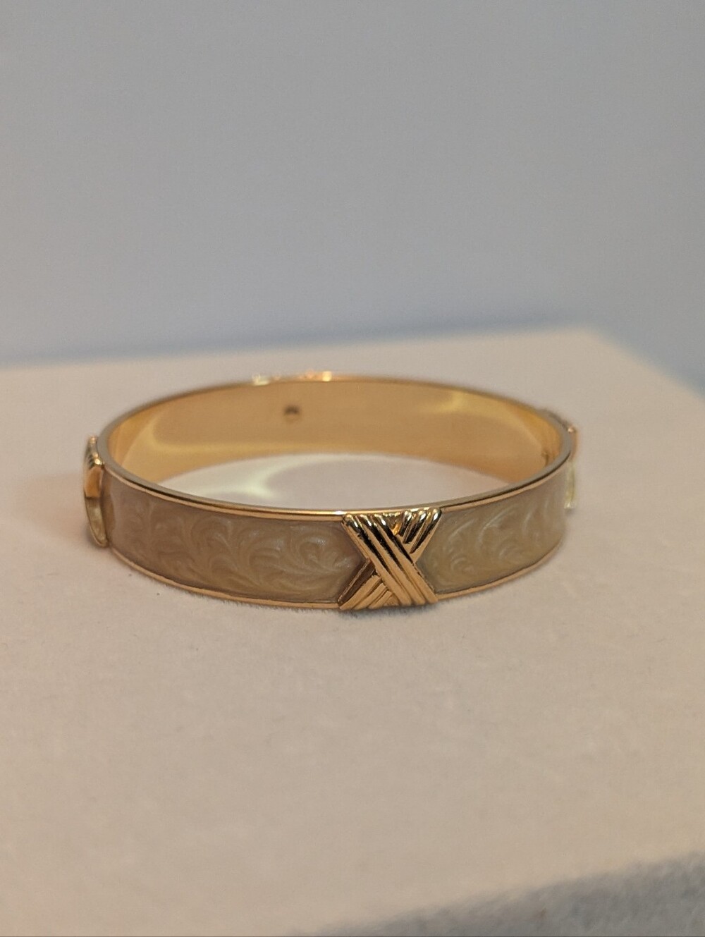 Vintage Monet Gold‑Tone Swirl Bangle Bracelet 7.75" Classic Designer P070426-01